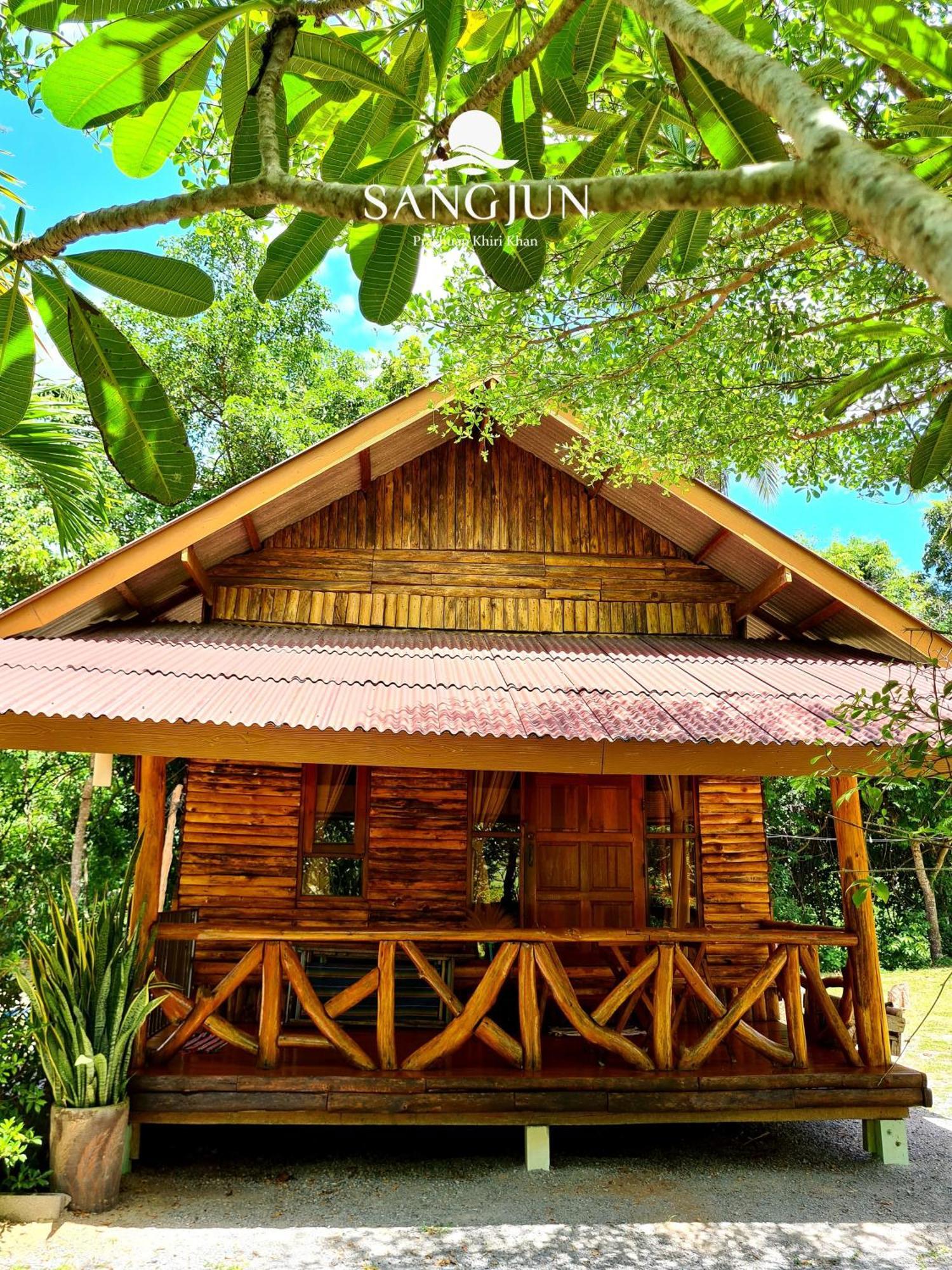 Sangjun On Beach Resort Bang Saphan Dış mekan fotoğraf
